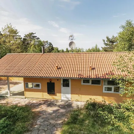 Three-bedroom In Holiday home